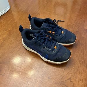 Nike Boys 4.5 sneakers